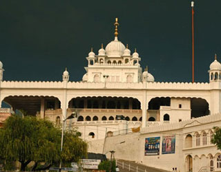 Punjab Gurudwaras Darshan with Anandpur Sahib